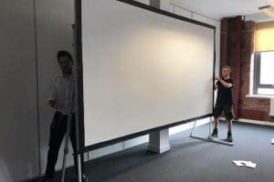 Seputar Proyektor :Jenis  Layar Proyektor Yang Umum Digunakan
